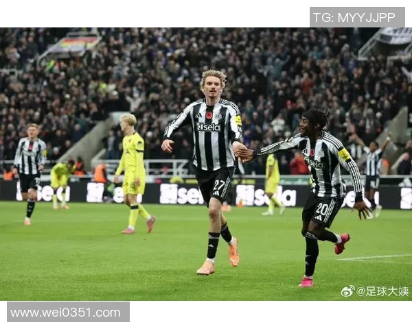 纽卡素与曼彻斯特联激战正酣谁能在英超赛场笑到最后