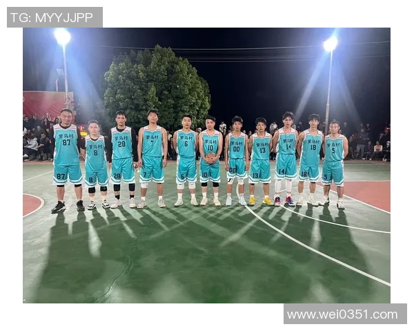 篮球明星与男孩欢笑瞬间温馨合影展现友谊与梦想的力量